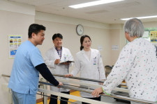 인창요양병원- 치매안심병동 가동 24시간 편안하게…국내 최대 노인전문 병원