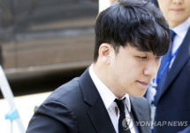 승리 구속영장 기각 후 하루도 안돼 체육관 방문…누리꾼들 비난