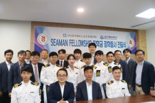 전국해운노조, 한국해양대에 장학금 전달