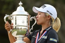 '메이저대회서 첫 우승' 이정은, LPGA 신인왕에 성큼