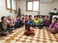 북구 덕천2동, 경로당 어르신 “사랑의 콩나물 키우기”