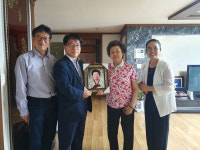 구평동, 독거노인 장수사진 전달