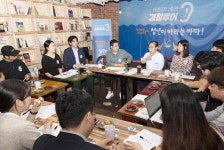 청년 쓴소리에 고개 끄덕인 오거돈 시장