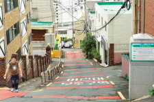 등굣길이 등산길…건국 중·고 학부모들 뿔났다