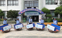 [사회복지관 지역맞춤 사업] ‘희망 리어카’로 폐지 줍는 어르신 안전 챙겨요