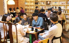 소통하며 확장·진화…새 길 찾는 부산문화 <3-2> 새 길의 방향을 묻는다- 문화예술 인력·시장 키워야