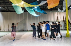 영도할매 같은…고독 속에서 나를 지켜줄 수호신 찾는 몸짓