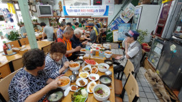 부산 중구 중앙동 주민자치위원회 건강한 여름나기 어르신 식사대접