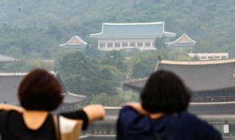 조국을 어쩌나…진퇴양난 문 대통령