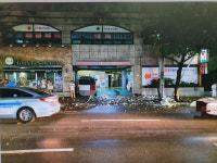 사하구 감천동에서 차량 추월하려던 승합차 전복 사고..운전자 음주 의심 조사 중