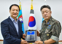 공군, 맞춤 전투화 기증 선형상사에 감사장