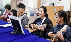 엄마와 함께 우쿨렐레 배워요