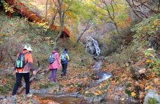 걷고 싶은 길 <81> 거창 감악산 ‘물맞이 길’