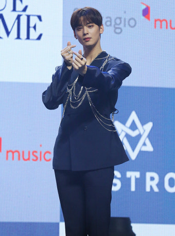 아스트로 차은우 “공중파 1위한다면 문빈 언급하고 싶어”