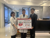 대연건치과의원, 부산 남구에 개원기념 이웃돕기성품 전달