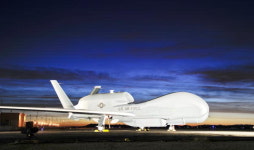 ‘글로벌호크 1호기’ 경남 사천 도착…20㎞ 상공서 지상 0.3ｍ 물체 식별