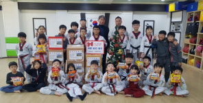 당리동 동대태권스쿨‘사랑의 라면’후원