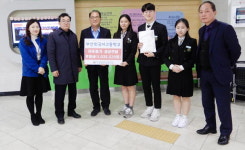부산외국어고등학교, 연제구 거제종합사회복지관에 성금 전달