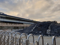 정밀 가공공장 옆 오피스텔 공사…신평공단 살리기의 역설