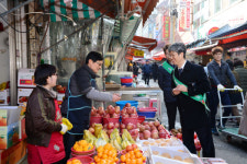 이성문 연제구청장, 설 명절 맞이 전통시장 방문