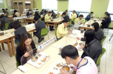 창원시, 사회적 거리 두기 앞장 선다