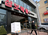 [4.15 총선] “유권자가 왜 거기서 나와?”…이색 투표장 눈길