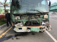 강서구서 마을버스와 폐기물 차량 충돌…운전자 및 승객 12명 경상
