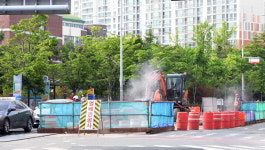 해운대 땅 밑에서 나흘째 수증기 분출…원인 몰라 불안
