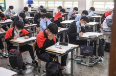 고3, 등교 이튿날에 학력평가