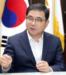 “치원도 합포만(마산만) 아름다운 달에 반했을 것…돝섬 스토리텔링 사업 등 구상”