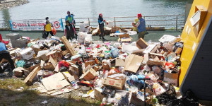 쓰레기 넘치던 부산항대교 아래, 60억 들여 캠핑장·풋살장 만든다