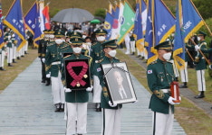 연합사령관 “전우여 안녕”…故 백선엽 대전현충원에 영면