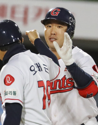 전준우 끝내기 홈런... 롯데, SK에 1-0 승리