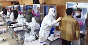 국내 코로나19 확진자 700명대로 뚝…누적 사망자 1000명 넘어서