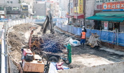 초량천 6년째 삽질중…공사판에 갇힌 ‘불백거리’
