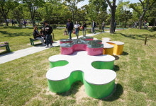 조각작품서 휴식을…남구 평화공원 아트벤치 설치