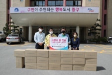 파리바게뜨 부평중앙점, 부산 중구청 방문 ‘독거노인 사랑의 빵’ 전달 外
