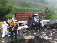 사건사고/경남 창원시 진전면 진마대로 트럭 3중 교통사고, 3명 사상