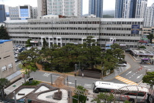 현 청사 부지 활용·상인 반발 해소 ‘두 토끼 잡기’