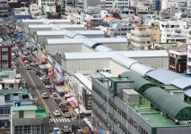 정부 지원이냐, 재개발이냐…기로에 선 국제시장