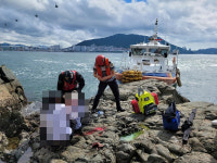 부산 송도 갯바위 낚시하던 70대 추락…해경에 구조