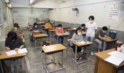 오늘 검정고시…코로나에도 꺼지지 않은 만학교실의 불