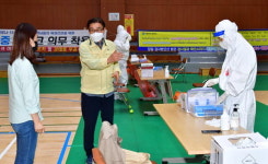 경남 양산 김일권 시장, 외국인 임시 선별진료소 방문 外