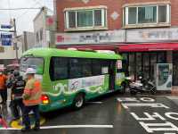 부산 사하구 마을버스 가게로 돌진