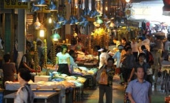 고객 쉼터·주차시설 백화점 안부럽네