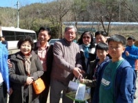 “후배들아, 책 속에 길이 있다”