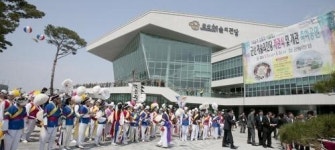 새만금 문화 중심축 담당 군산 예술의 전당 문열어