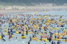 명사십리 해수욕장 피서 절정