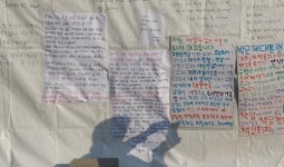 [세월호 침몰 새롭게 드러난 변침 각도]  진도 체육관에 나붙은 ‘눈물의 대자보’