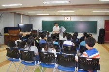 완도 군외초등생들과 NIE 교육